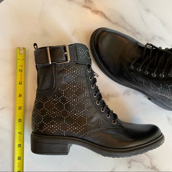 VINCE CAMUTO Black Leather Studded Moto Boot Tanowie - Picture 7 of 11